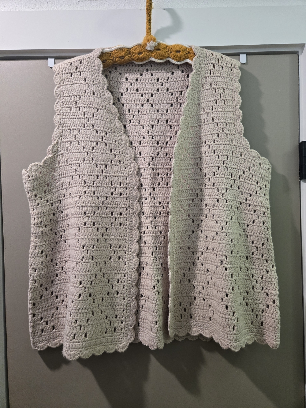 Vintage Handmade Crochet Vest Cream Scalloped Boho Granny Cottagecore